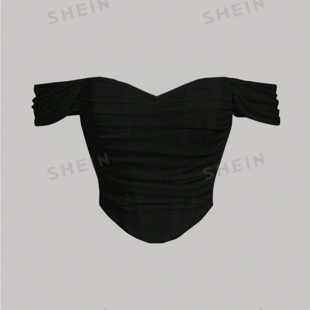 Off shoulder ruched fish bone crop top
